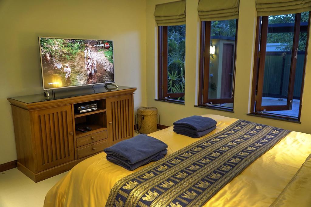 Villa Amber Laem Set Beach Exterior photo
